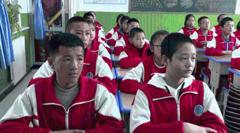 救援聪明的女子