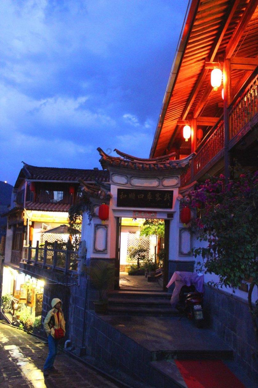 东丽区消防救援支队连续开展寄宿制学校、农贸市场实战演习